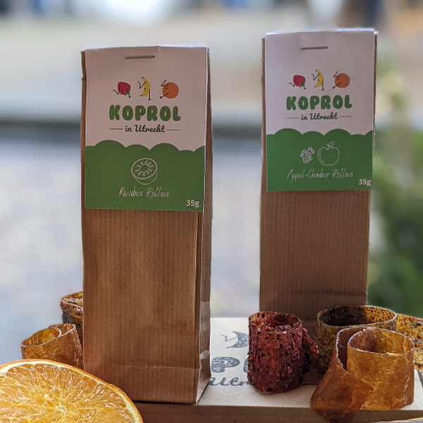 Heel veel net niet perfect fruit wordt nu verspild. #Koprol #Utrecht tovert dit fruit om tot een lang houdbare, maar vooral lekkere snack: de #Rollies. Zo rollen zij samen de voedselketen op z'n kop. Heel #circulair. Rol je met ze mee? #crowdfunding voorjestadsie.nl/nl/initiatives…