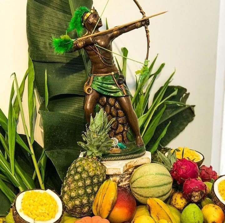 macumbalizou_'s tweet photo. primeira quinta do ano, que nunca falte a fartura de Oxossi nas nossas mesas 💚🏹 https://t.co/pAWGPZD5PR