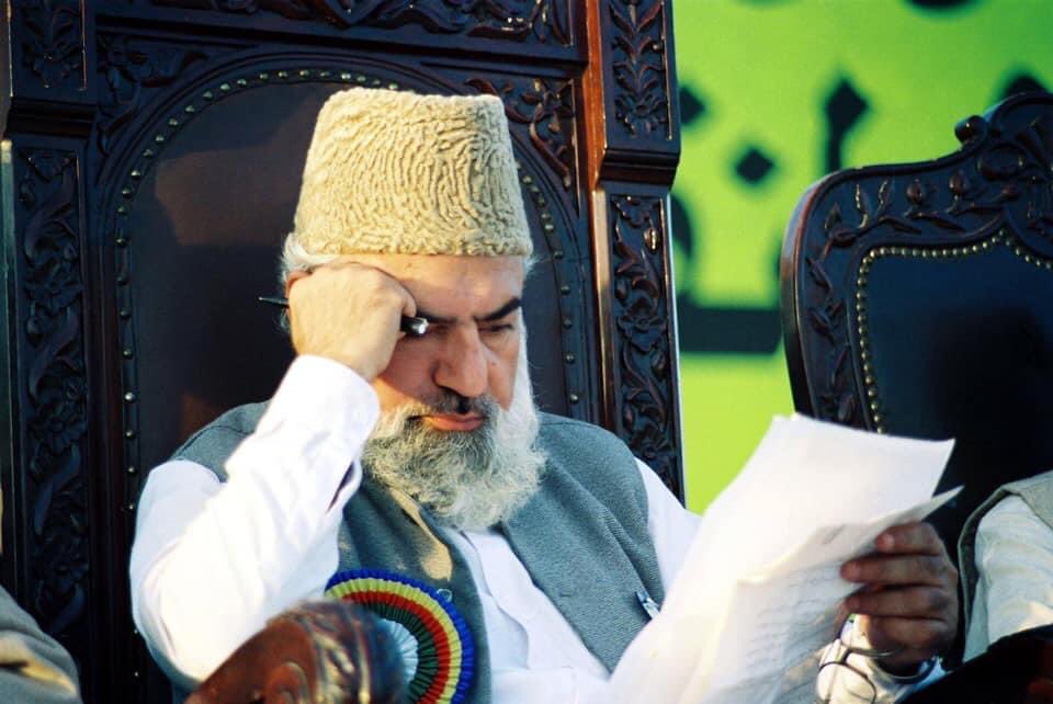 hamzaMsiddiqui's tweet photo. آئینِ جواں مرداں حق گوئی و بے باکی

 #مجاہدملت_قاضی_حسین_احمد https://t.co/CzZr0PTHGC