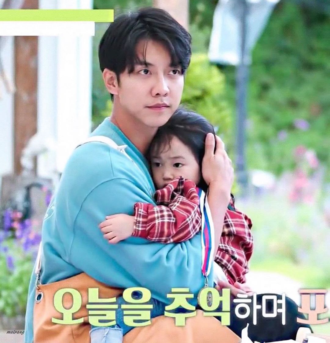 When a baby hugs another baby;) 

~The most lovely ,cute baby in the world ❤️❤️❤️😍😍😍🥰

#leeseunggi
#이승기 
#littleforest