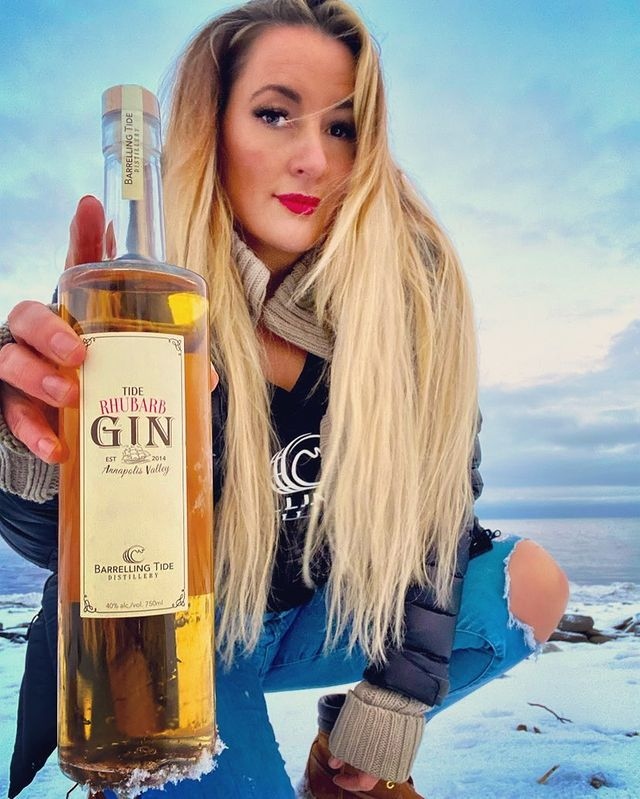 BarrellingTide's tweet photo. Warm up this winter with our Tide Rhubarb Gin!

Buy Now Link in Bio

#barrellingtide #canadianweather #timeforcocktails #gin #tidegin #itscoldoutside https://t.co/9sX13Igxcb