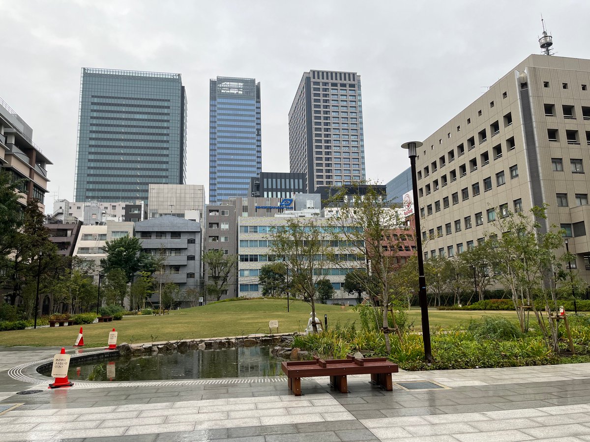 VKanon18's tweet photo. saw random #park that have traditional Japanese musical instrument store..and getting new to Ginza, where I always end up reminiscing my parents xD I used to only go there with them w #throwback #Tokyo #japan #Ginza #walk https://t.co/GbRY09T04w