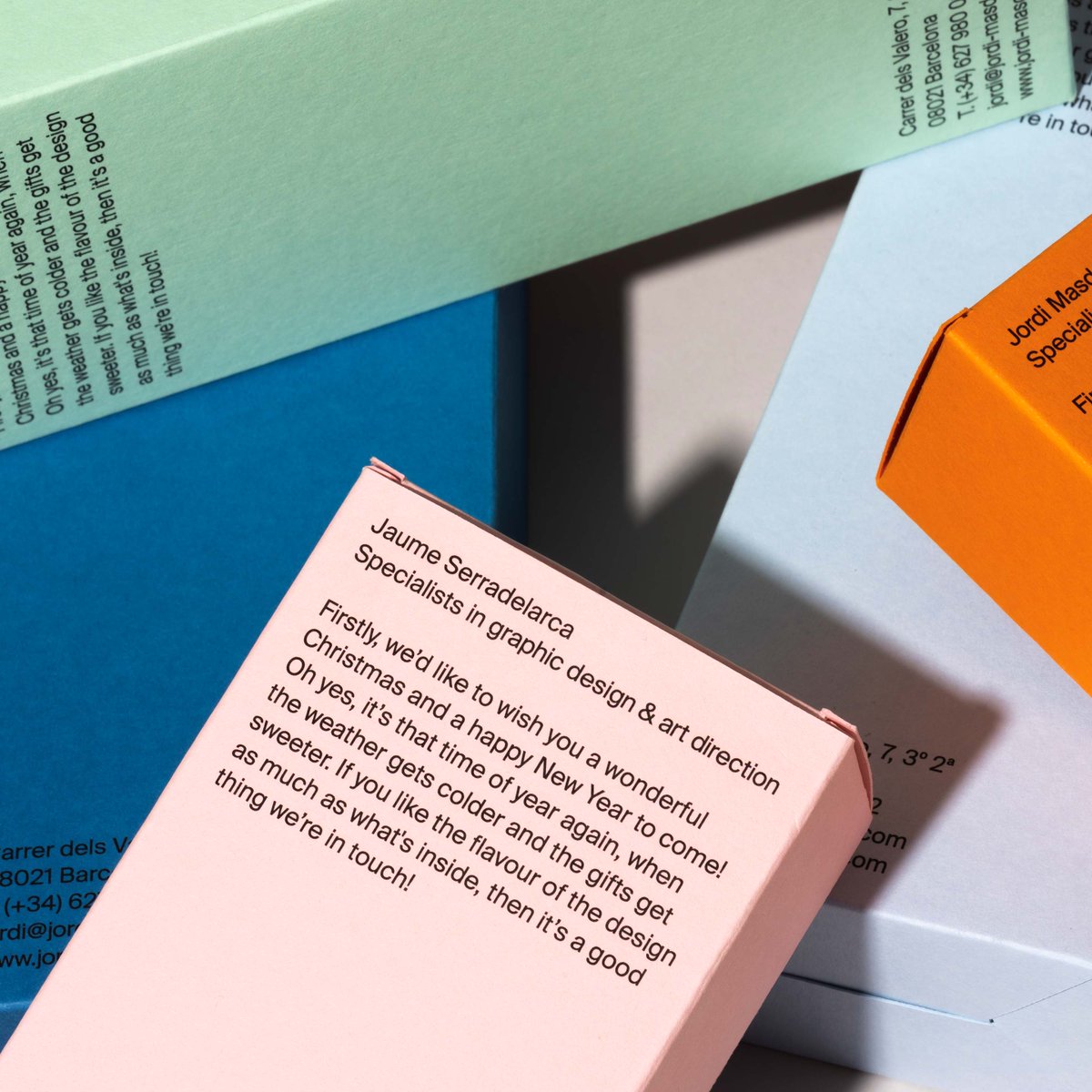 RealtPaperLtd's tweet image. Bespoke gift packaging in a range of 35 different @colorplanpapers shades, designed by Jordi Masdeu Studio &amp;amp; Jaume Serradelarca. Printed by PL Gràfic, photographed by @enricbadrinas 

#Colorplanpackaging
#Realtpaper