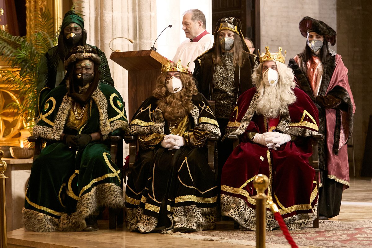 #NadalGandia   👶 Imatges de l'adoració al Jesuset de Ses Majestats, ahir, a la Col·legiata. 📸 Natxo Francés.