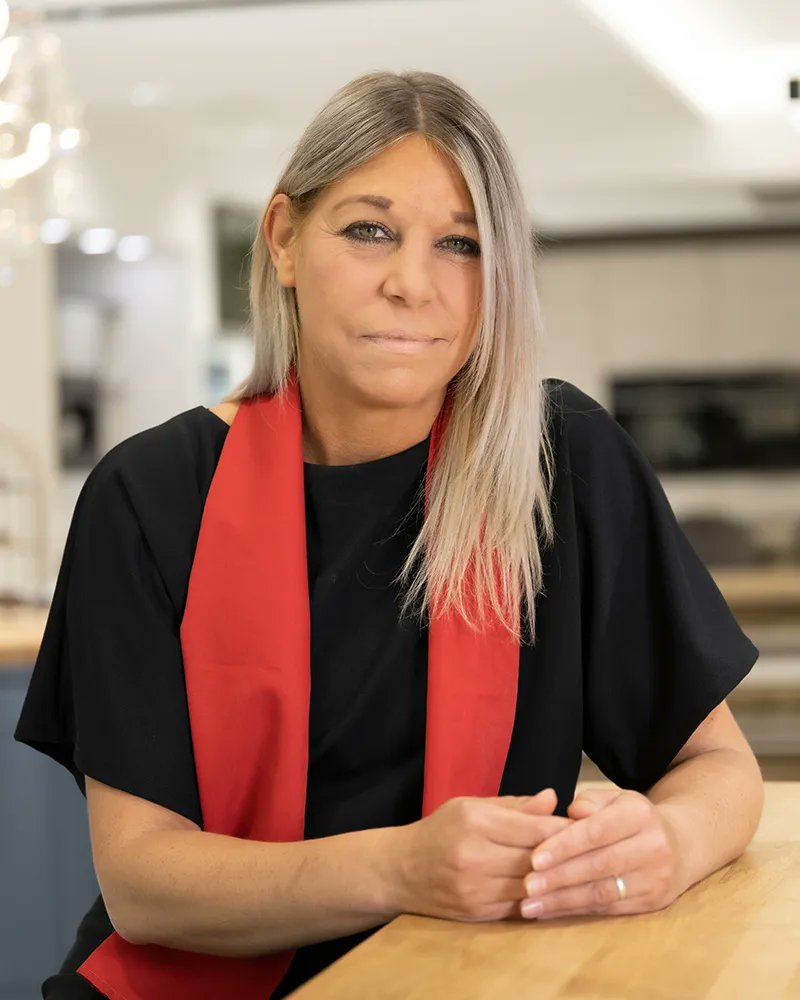 caple's tweet image. Congratulations to Louise Blackwell who recently received the prestigious accolade of sales person of the year 2021! 

Our marketing manager, Alex, asks her about this achievement, her Caple kitchen &amp;amp; more on our blog: buff.ly/3eP6RJD

#award #salesperson #Caple