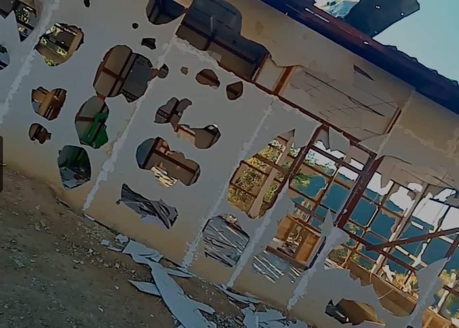 TheChindwin's tweet photo. A benevolent clinic for IDPs in Mindat Township, Chin State was destroyed by Myanmar’s junta army on 04 Jan 2022. 

Dr. A Nyein, who built the clinic &amp; runs it, says 50 inpatients treated, 31 surgery performed, and  a 1000 outpatients treated since the clinic starts in Nov 2021. https://t.co/cSzRgrNBRq