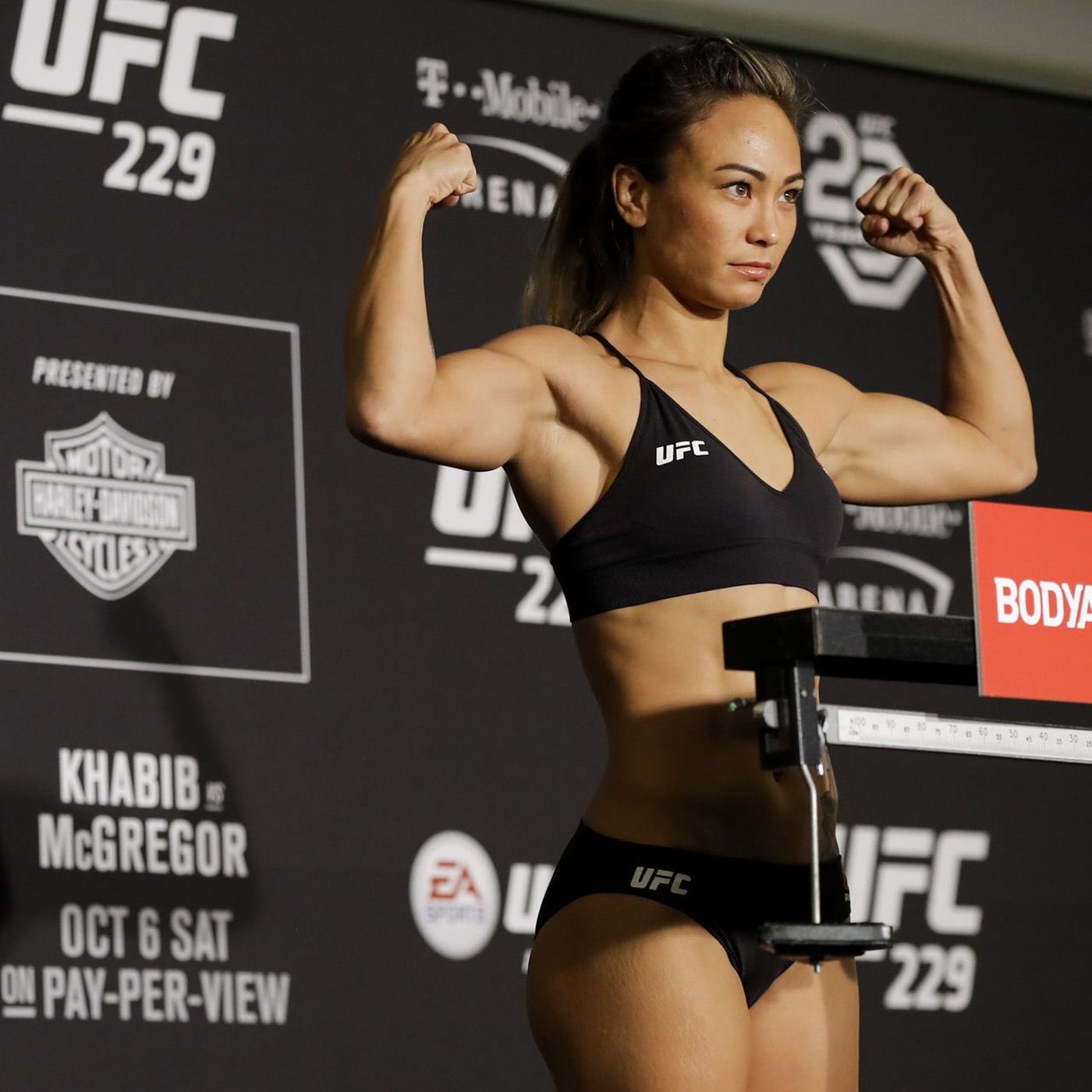  Happy 36th birthday to UFC women s flyweight Michelle Waterson!  
