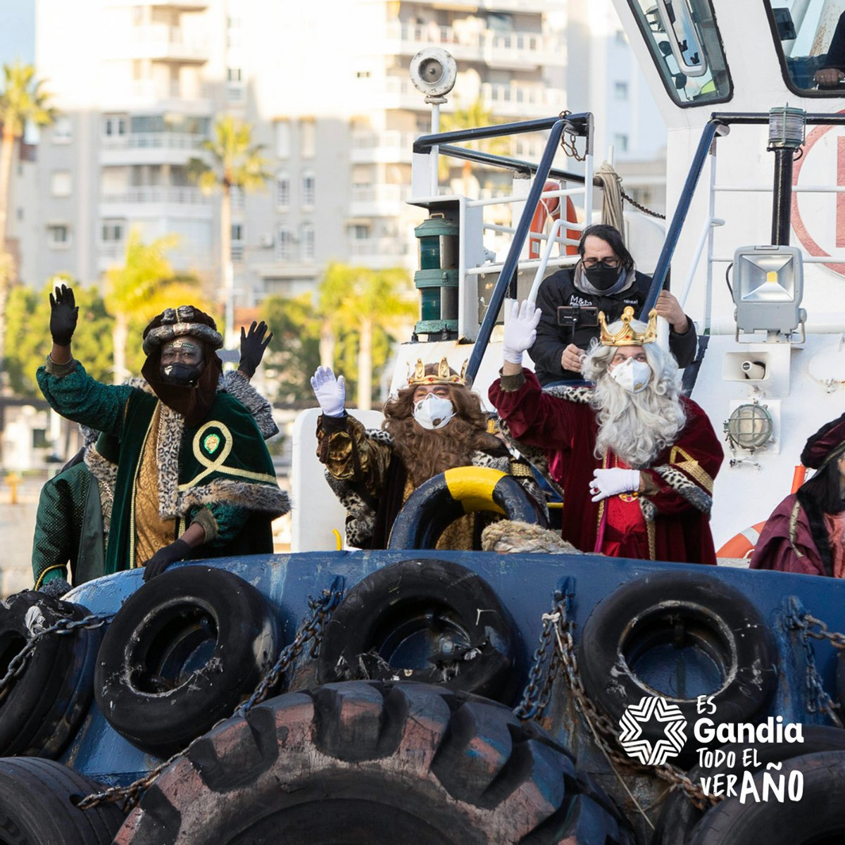 ⛵👑 3 de cada 3 Reyes Magos eligen Gandia. ❤️
Fotos de la llegada ayer de sus Majestades de Oriente al puerto del Grau de Gandia.

📸 Àlex Oltra
#DíadeReyes #DiadeReis #Veraño #GandiaBrilla #GandiaDestinoSeguro #ValenciaTurisme