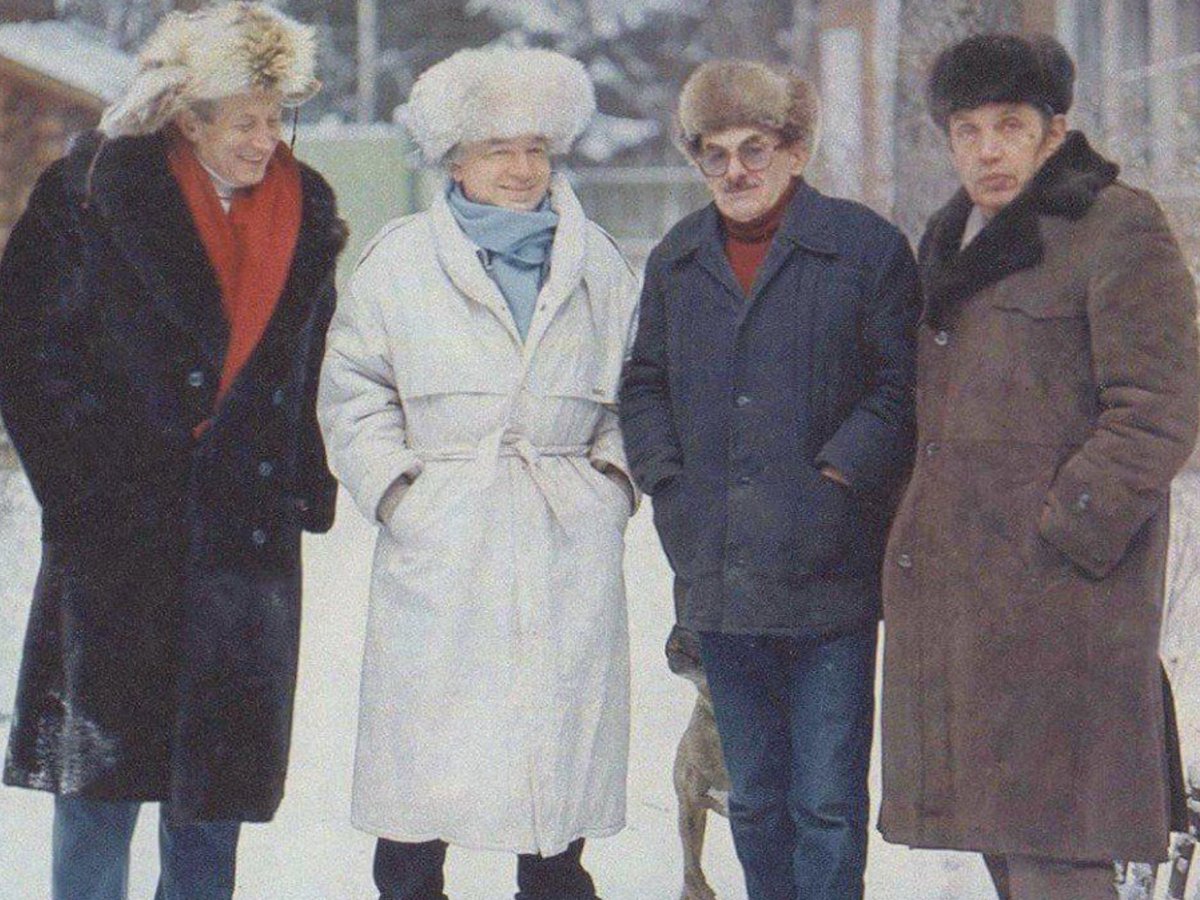 Наши шестидесятники! 

На фото поэты: Евгений Евтушенко, Андрей Вознесенский, Булат Окуджава, Роберт Рождественский.