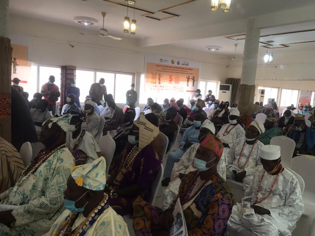 FIPBenin's tweet photo. Le colloque se poursuit ici à l'espace UBUNTU avec les autorités traditionnelles et culturelles.
 #FIP2022.
 #Wasexo #FIP https://t.co/vb0UPX8Tv7