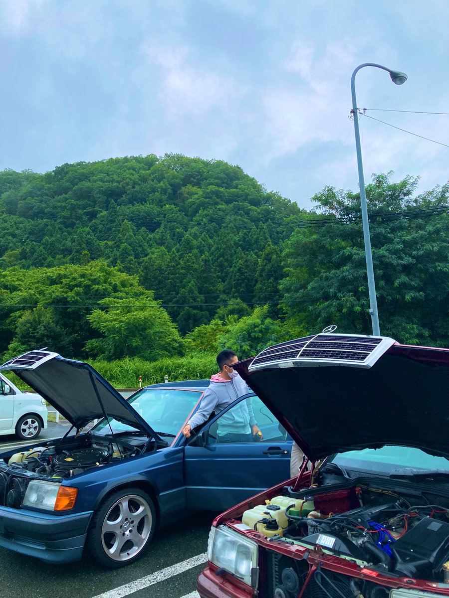 tkgwdb201's tweet photo. いつか190乗りの友人と遊んだときの写真📸
また遊びたいな!
190のオフ会を企画したらどのくらい集まるだろう🤔
#190e #wdb201 https://t.co/dDVg5hDGxp