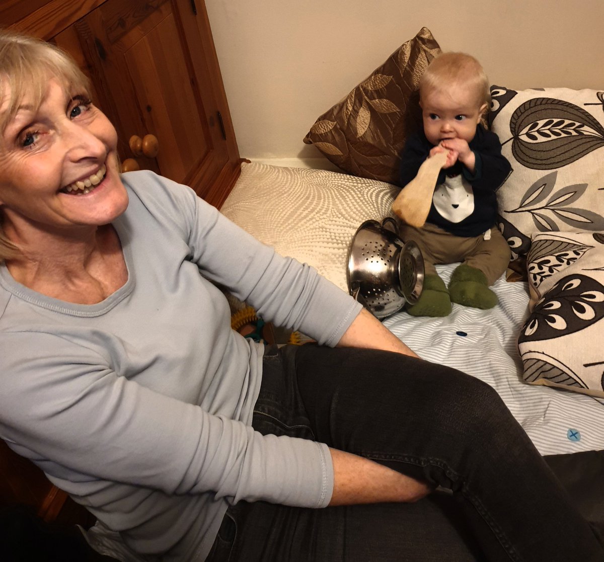 WolvesPlayCafe's tweet photo. Whilst we're working on new exciting plans to play across our city Helen and our little cub are also enjoying a bit of heuristic play! Aka loving playing with everyday household items! 😄
 #HeuristicPlay #PlayAndLearn #EarlyYears #ExploratoryPlay #Play https://t.co/NC4X4fFjnB