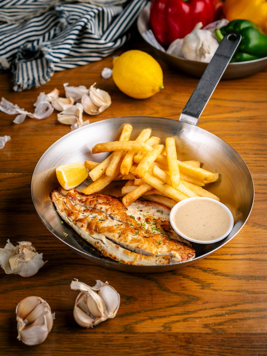 CafeFishBkk's tweet photo. We at Cafe fish wish you a happy new year. Join us today for a family meal of the freshest seafood in #Bangkok #terminal21 4th floor #asoke https://t.co/C60tDkKGDL
