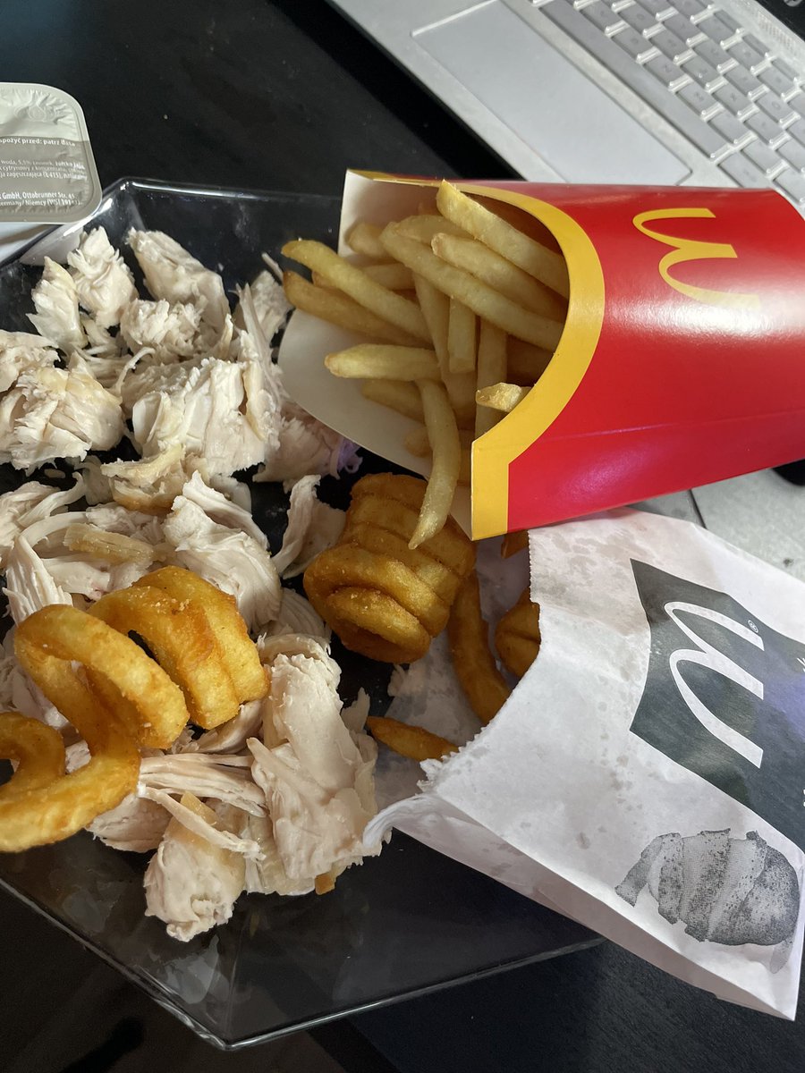 That day when #junkfood has been following you around since morning and your celiac #glutenfree only allows fries 🤷‍♀️

🍟 <a href="/McDonalds/">McDonald's</a> my savior
