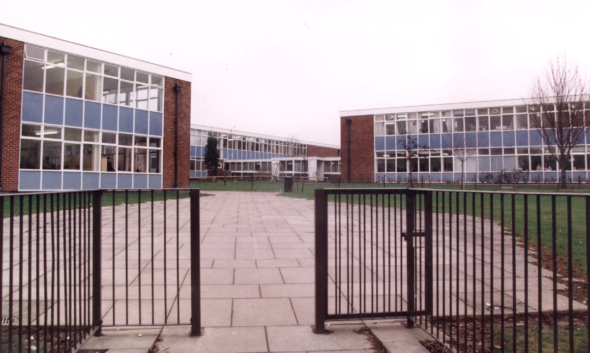 NoContextLeigh tweet media