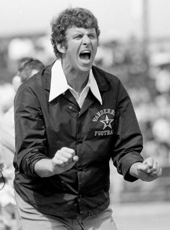 mistertorrey's tweet photo. What separates an elite player from an average player in YOUR program?
When Bill Parcells was at Vanderbilt, he spray painted bricks white, black, and gold, then gave them to his football players.
Which brick would YOU get?
#BeABrickLayer
#MoreThanTheGame https://t.co/p43p70G4Pf