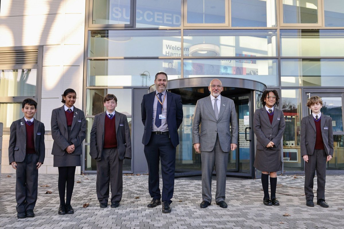 nadhimzahawi's tweet photo. What an incredible morning with pupils and staff at @HammersmithAcad - they were a true inspiration 🙌🏽

Seeing pupils learning and having fun in the classroom with their friends and teachers is what education is all about! https://t.co/mVQ2lxwAhX