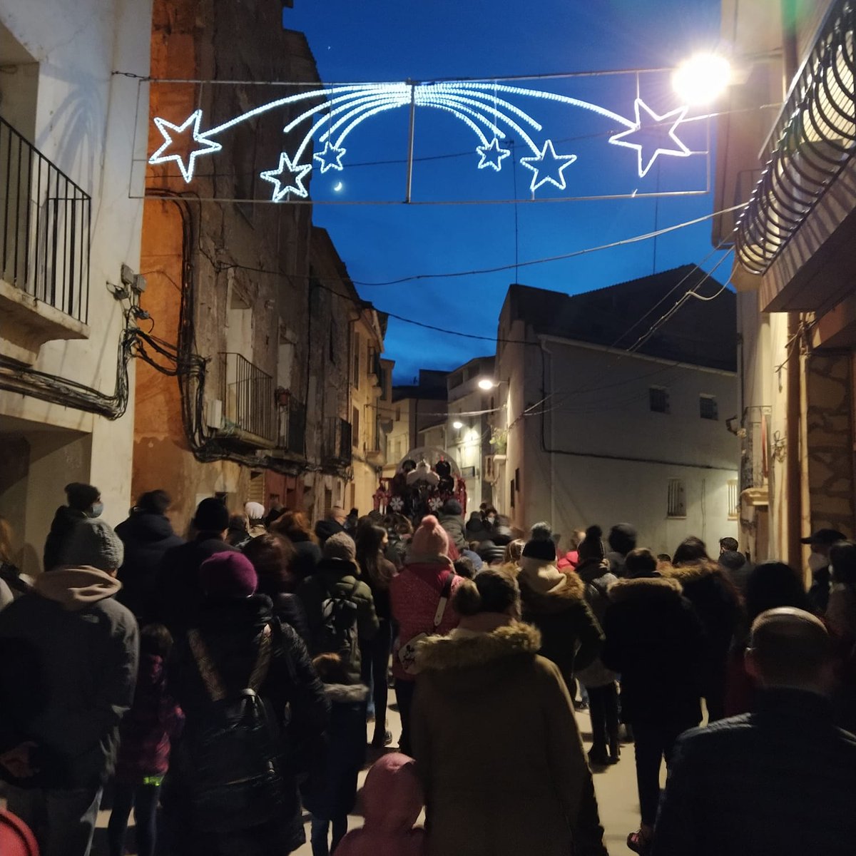 EscatronTurismo's tweet photo. Ayer fueron muchos los niños que, recogieron sus regalos de manos de los mismísimos Reyes Magos. Esta tarde,sin la tradicional chocolatada, para los más peques de casa, espectáculo teatral con "El Profesor Tempus". A las 17 en ACR RUEDA Todavía seguimos en Navidad!! https://t.co/n7evIAVK9u