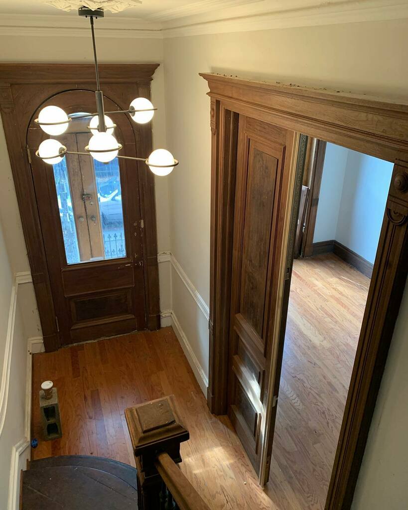 katecshaw's tweet photo. As you know it was such a joy to strip the paint from these doors and discover the beautiful walnut wood (all doors on the parlor floor except the main front door are walnut). Our vestibule door is a thing of beauty but has had so many locks put in it, I… https://t.co/k967efCJd5 https://t.co/nOBZSmwt4j