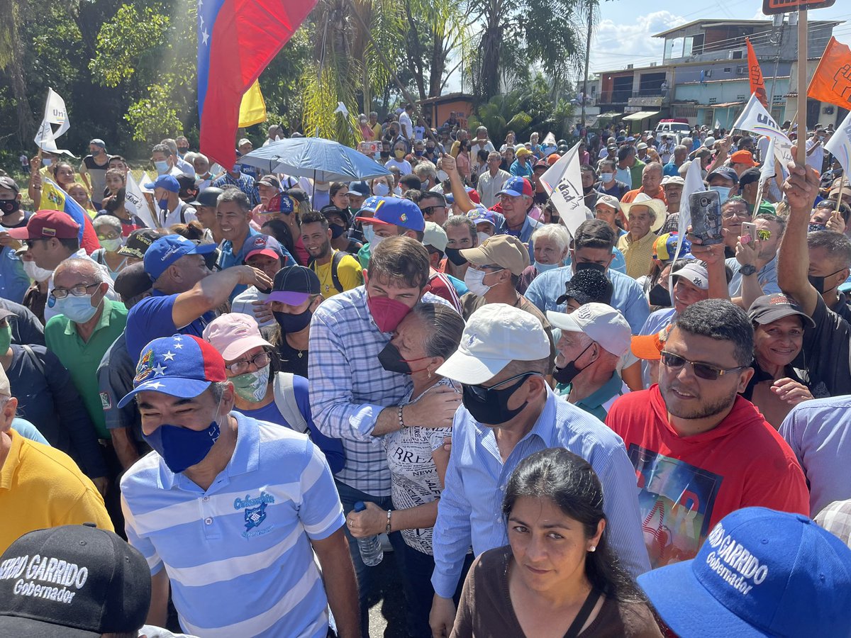 ¡La voluntad del pueblo de #Barinas es inquebrantable!
Desde #Barinitas, acompañando a nuestro próximo Gobernador <a href="/SergioGarridoQ/">Sergio Garrido</a>, quien con entereza y gallardía asumió el compromiso de devolverle la esperanza a su gente este #9Ene. 
¡#VamosBarinas, todos a votar en #UNIDAD!🇻🇪