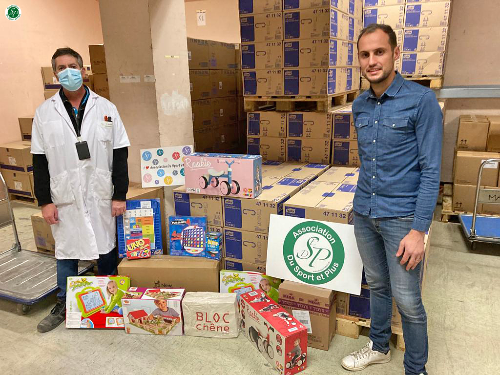 Retour en images sur nos derniers passages en 2021, dans les services pédiatriques soutenus par notre association 😊 Courant décembre, nos bénévoles se sont rendus à l'Hôpital Trousseau <a href="/APHP/">Assistance Publique – Hôpitaux de Paris (AP-HP)</a>, à l'<a href="/hopaixpertuis/">Hôpital Aix-Pertuis</a> et au GHPSO de #Creil afin d'apporter divers jouets &amp; équipements 🎁