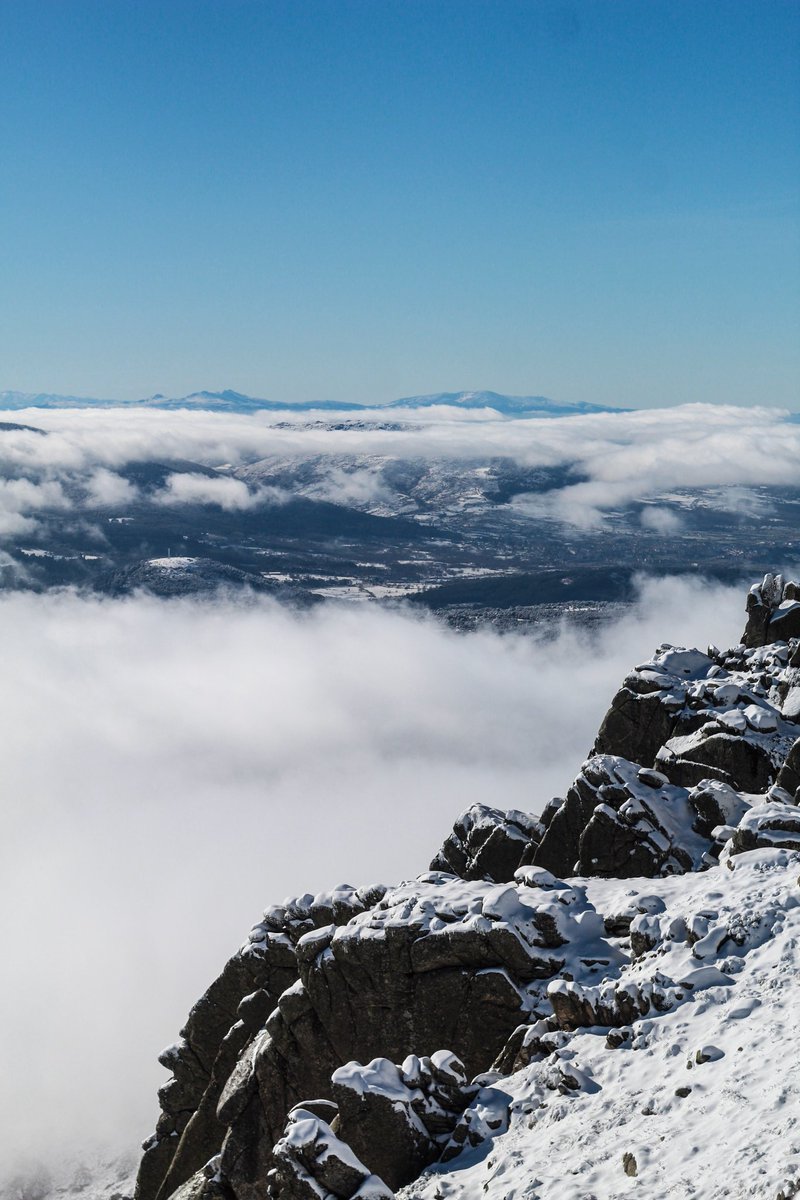 Ownphotography_'s tweet photo. Vistas desde la Peñota 🏔️ 1944m.
La Maliciosa, la sierra de Gredos y Madrid https://t.co/gXHy2BIOnx