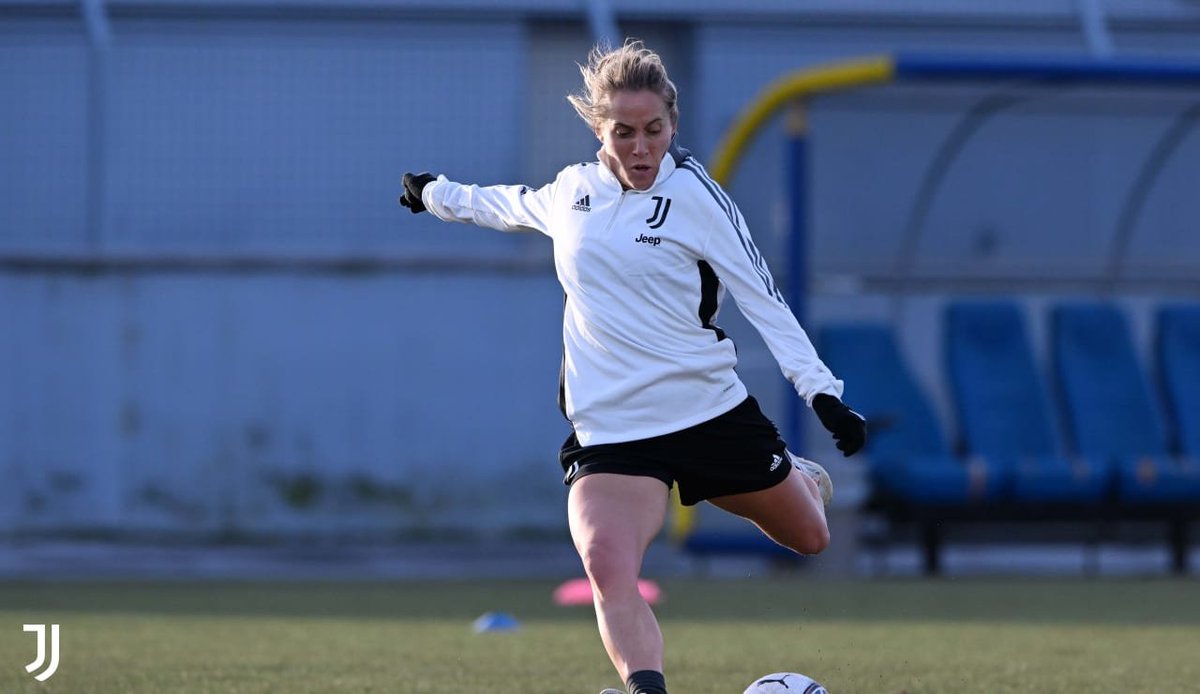 frances14372469's tweet photo. Sta tornando il sinistro magico di #ValentinaCernoia 👟⚽️
#CV7 @ValeCernoia7 🤍🖤🎨🖌️ #JuventusWomen https://t.co/2GI34rGtUm