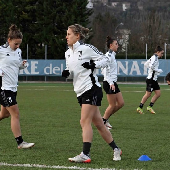 frances14372469's tweet photo. Sta tornando il sinistro magico di #ValentinaCernoia 👟⚽️
#CV7 @ValeCernoia7 🤍🖤🎨🖌️ #JuventusWomen https://t.co/2GI34rGtUm