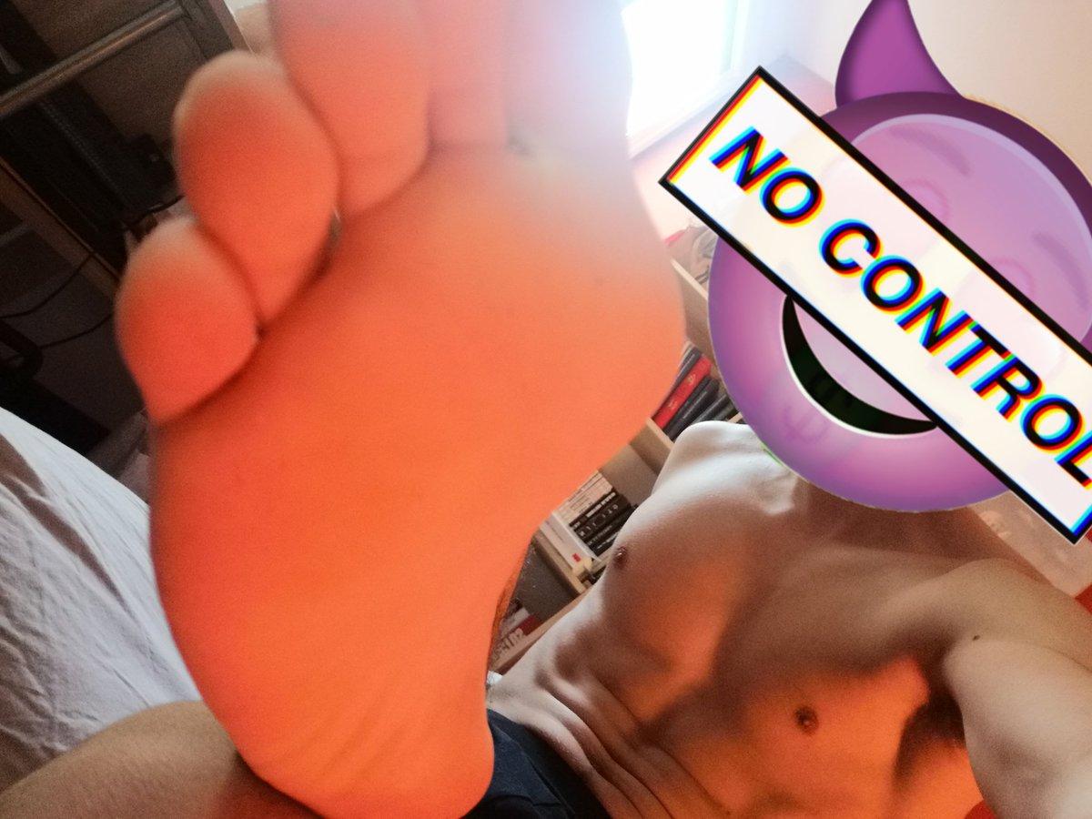 AlphaCashDom's tweet photo. Kneel down. Lick. Pay tribute. Repeat.
#Findom #cashmaster #alphamale https://t.co/fr0pmV181V