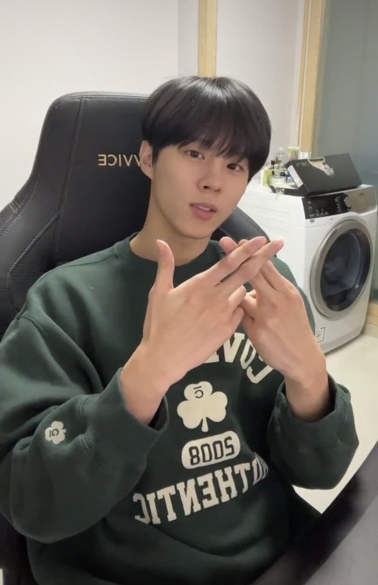 BestBoyYohanie's tweet photo. I'll never move on, I'll forever be stuck in 2019 thanks to this man👇
#OurDearestX1
#StrongerWithOneits
@x1official101 @x1members https://t.co/cX5a9ME2tV