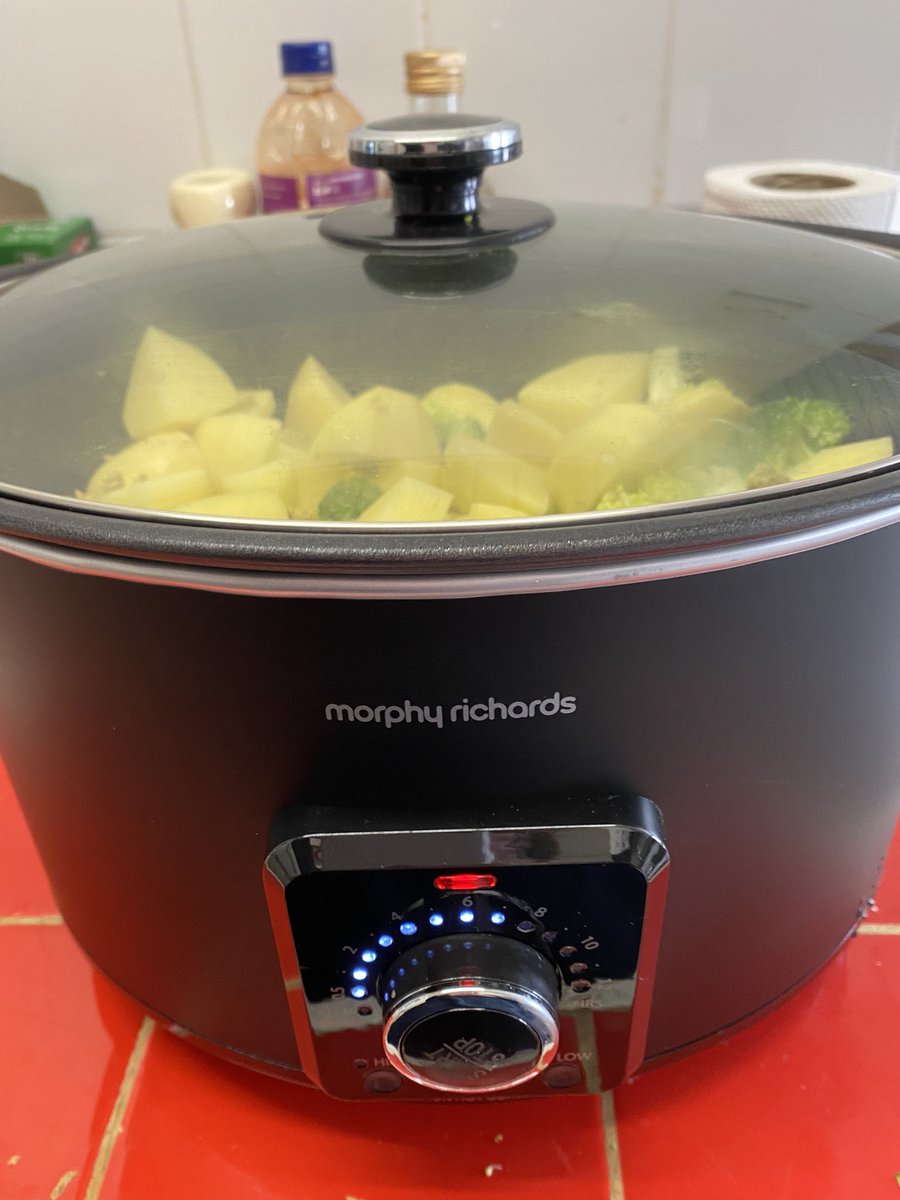 Poor_mans_guide's tweet image. Souping up with my brand new @MorphyIndia slow cooker. #slowcooker #dinnerdate #dinnerplan