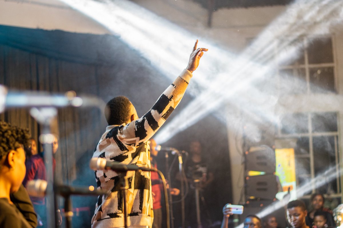 HerryTitus's tweet photo. Picha za Mwaka Jana From Library 
In Flame @JoellwagaMusic 
Photo by @HerryTitus 

#photography #Tanzania #tbt #worldwide #titusphotograph https://t.co/tEs83OIqQw
