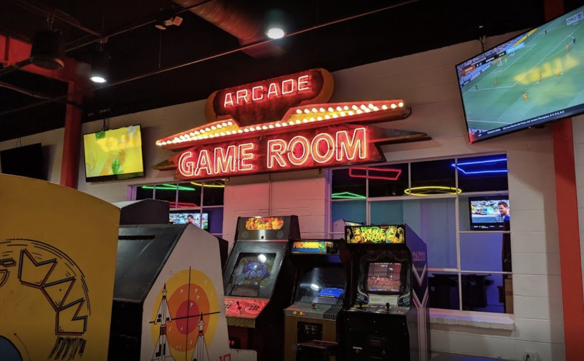 StrotherDist's tweet image. BUSINESS OF THE MONTH - @arcadealleyls
29 beers on tap, a full bar including frozen drink machines, 2 rooms full of retro arcade games. Bring friends toge and fun come together for a nostalgic experience you’ll want to enjoy time after time.