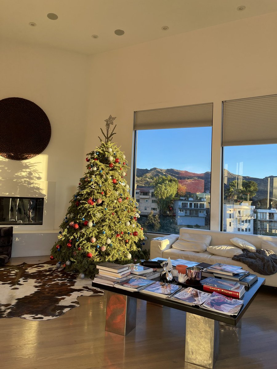 annalisakiwi's tweet photo. My home 🏡 😚 #hollywoodhills https://t.co/whBcpN3xKX