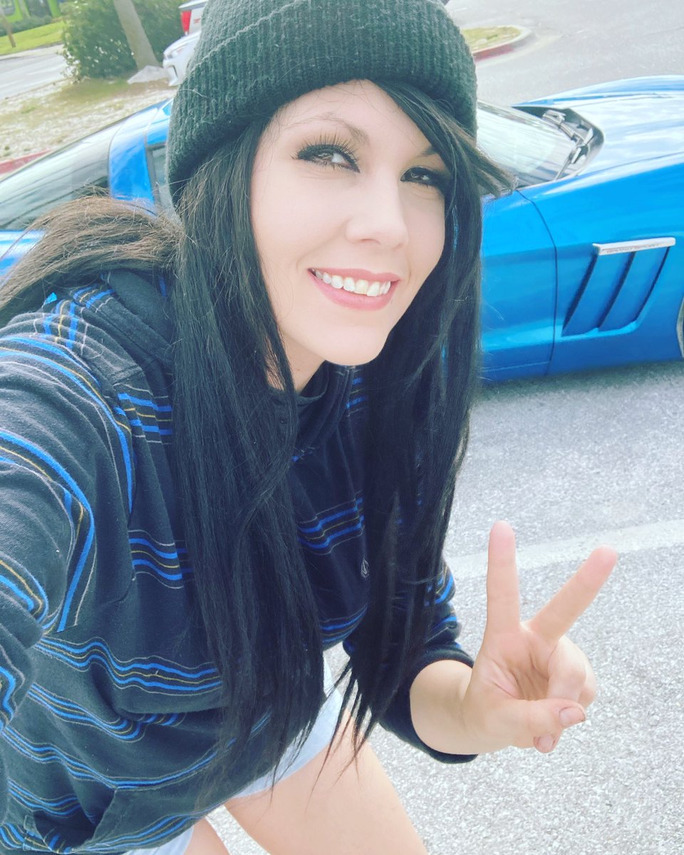 S0ULTERR0R's tweet photo. Yep. I’m a woman. It cracks me up that the sexy girls follow me and message me…but thanks for the compliment 🖤 y’all stay beautiful https://t.co/HuWJYDgEdv
