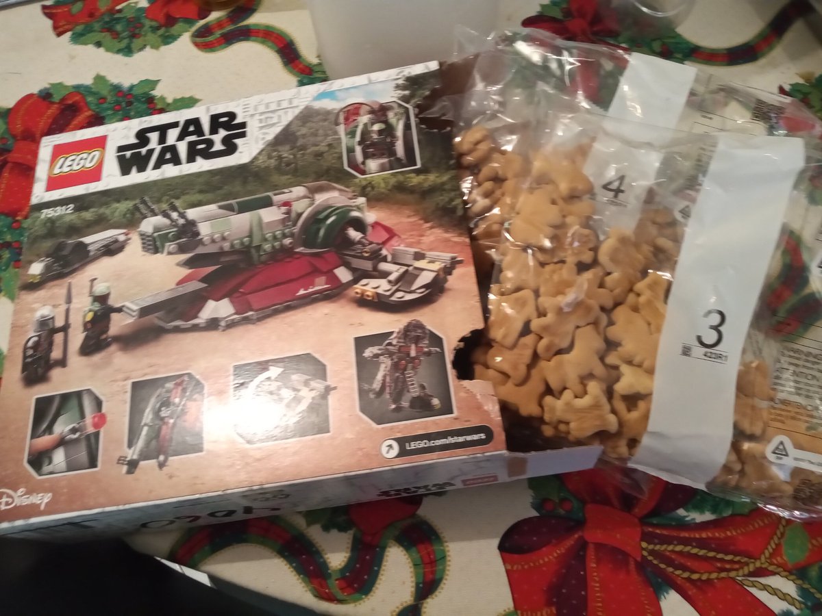 abnerrin's tweet image. Es muy desagradable despertar en la mañana de reyes y encontrar esto bajo tu árbol!!!😞😔😓
Galletas en lugar de piezas de LEGO?
Ojalá y no les pase a muchos
#legomedefraudas
😠😤
#lego
#legomexico 
#galletaslego 
#LEGOMasters2
#LEGOBuildDay