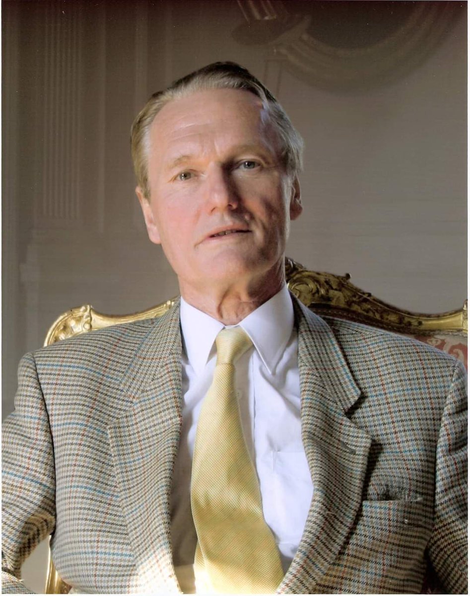 Hoy celebramos una de las fiestas más importantes del Calendario Litúrgico; la Epifanía de Nuestro Señor Jesucristo.

También honramos y celebramos la Fiesta de la Monarquía Tradicional, por lo cual pedimos a Dios Nuestro Señor salud para el abanderado S.A.R Don Sixto de Borbón.