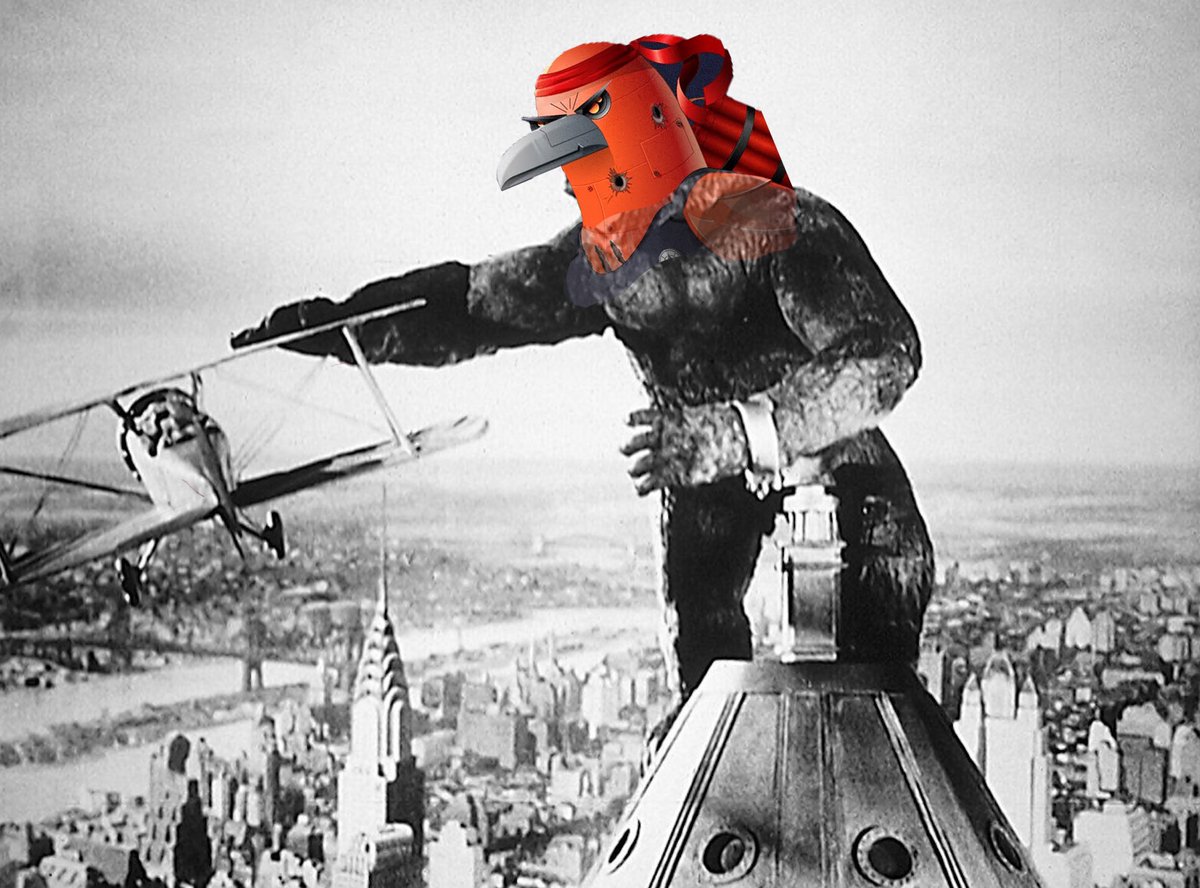This giant bird was spotted around 5am last night scaring the citizens of NY. If you see him give him a hug cause its a great guy 😂 <a href="/DroniesNFT/">Dronies</a> @ChrissyChong <a href="/santiagomadridg/">Santiago Madrid</a> Bluechip! 💪