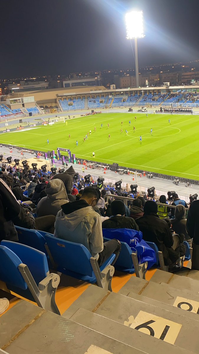 Demby25's tweet photo. لو اني رايح ماك ماخذ قراند تشيكن سبايسي ومتعشي ونايم موب ابرك؟؟ https://t.co/UZbpyWpvV7