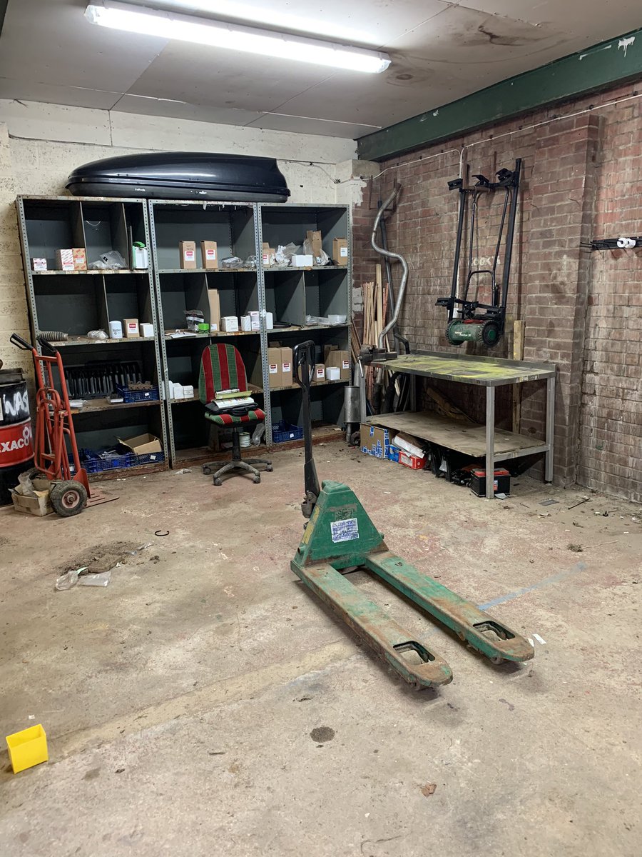 Mark572509852's tweet photo. On a day when we can not be out on the course it’s always good to have a clean up and a sort out! #housekeeping #shedwork #coldandwet https://t.co/vFGKszaJg1