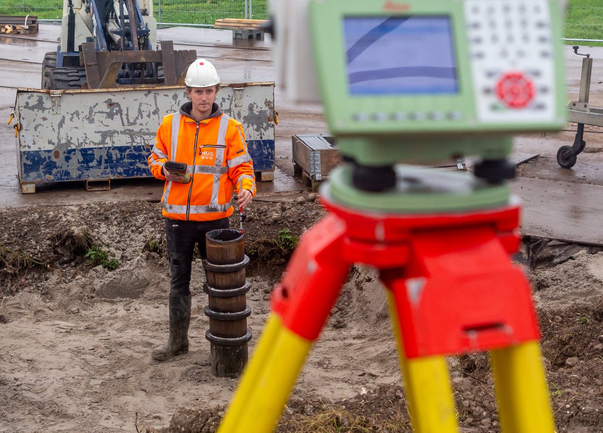 Tussen Diemen en Lelystad bevindt zich een 380kV-hoogspanningsverbinding van TenneT. TenneT verhoogt de capaciteit van de verbinding en combineert dat met groot onderhoud. Dura Vermeer verzwaart de mastfundaties en vroeg <a href="/mugingbureau/">MUG Ingenieursbureau</a> voor de maatvoering! lnkd.in/eJwD6JSA