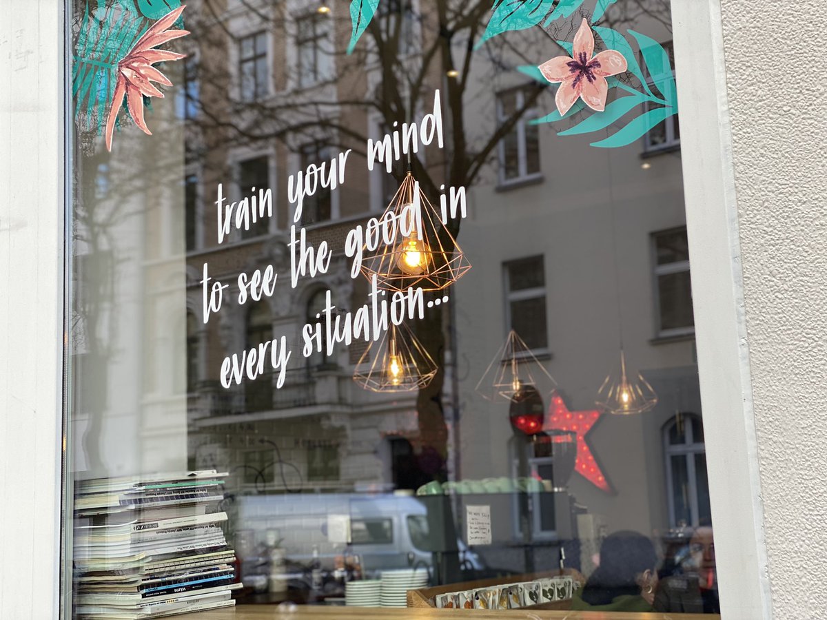 Wenn das Internet zuhause wieder meine Nerven kostet ;-) Dann ab ins Café 🙏🎉