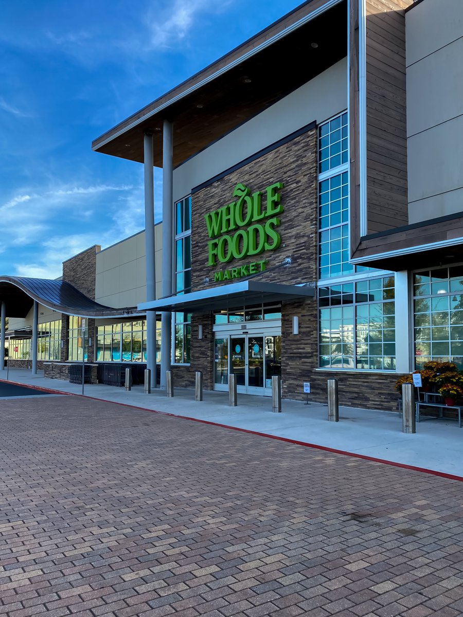SundanceArch's tweet photo. Whole Foods entrance canopy manufactured and installed by us! 

#flatmetalcanopy #metalcanopy #wholefoods #retail #fabrication #manufacturing #installation #custom #designbuild https://t.co/4gxuERVFXj