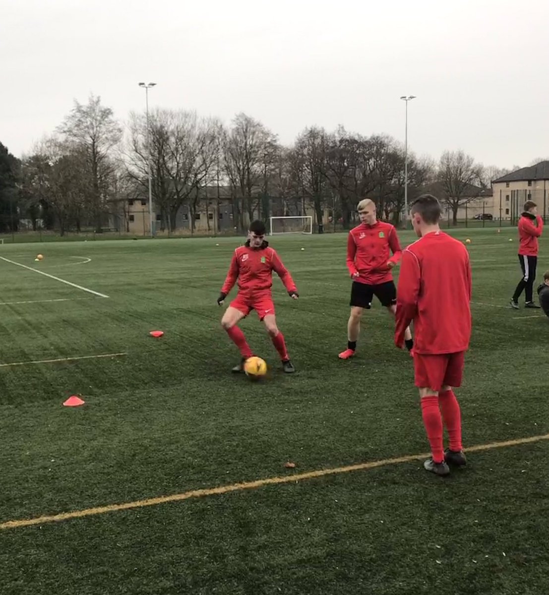 MyerscoughFooty's tweet photo. Bitterly cold 🥶 this morning but these students soon warmed up ⚽️ #TechniqueSession #TheSco https://t.co/fGwKJSEtP8