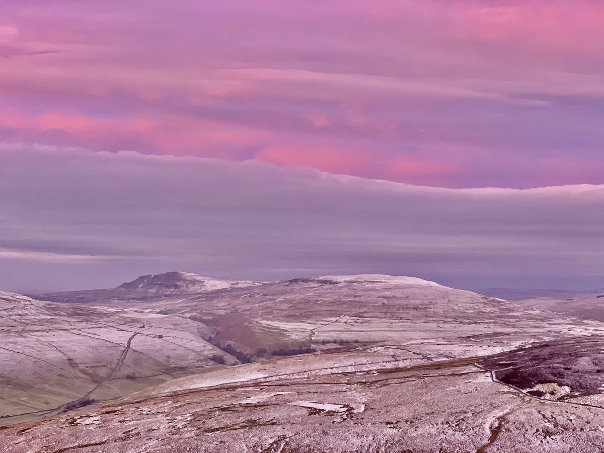 ParkBottom's tweet photo. A dawn raid on Firth fell for the sunrise before the snow arrives 
#littondale #yorkshiredales #sunrise #dawnraid #WinterWonderland https://t.co/65ZU7JRqNV