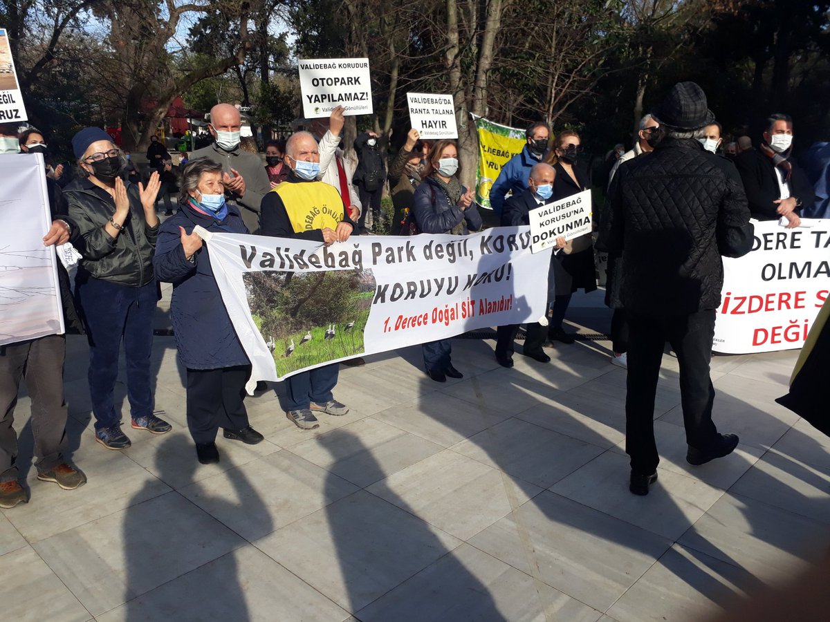 Validebağ Direnişi'nin 200.gününde direnişin kararlılığını gören Üsküdar Belediyesi'nin ihaleyi alan firma ile sözleşmeyi feshettiği haberi büyük bir coşku ve sevinçle karşılandı. 

200. gün etkinliğinde direnişin zaferi birçok ekoloji örgütünün katılımıyla kutlandı.