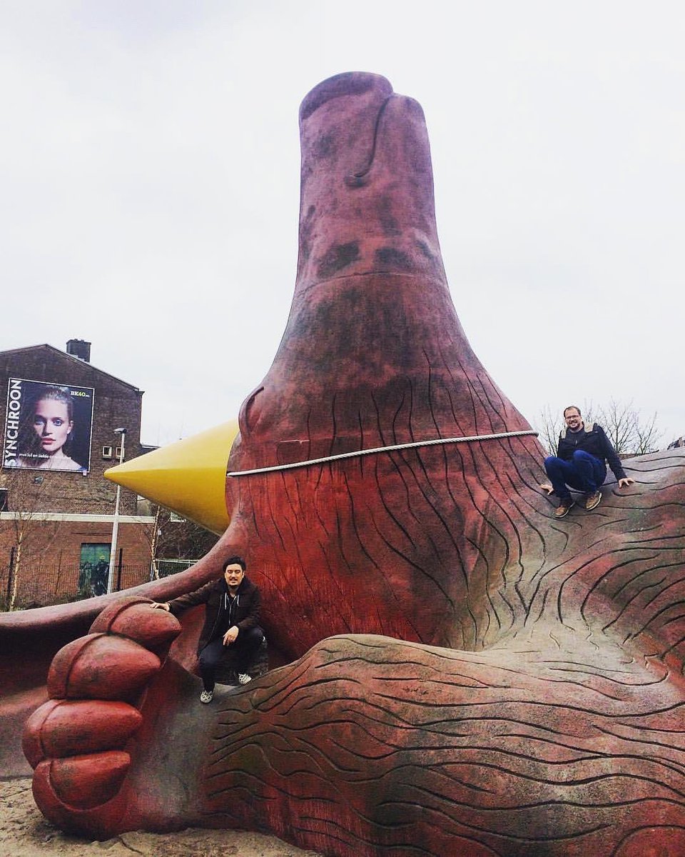 #tbt to a simpler time in Arnhem, Netherlands climbing the giant Aardvark statue with Whit Wright in 2017 while I was filling in on guitar with @USAquarium. ☺️🎶🇳🇱

Sculpture: #florentijnhofman
📷: @Tim_Easton 
#americanaquarium #travel #explore