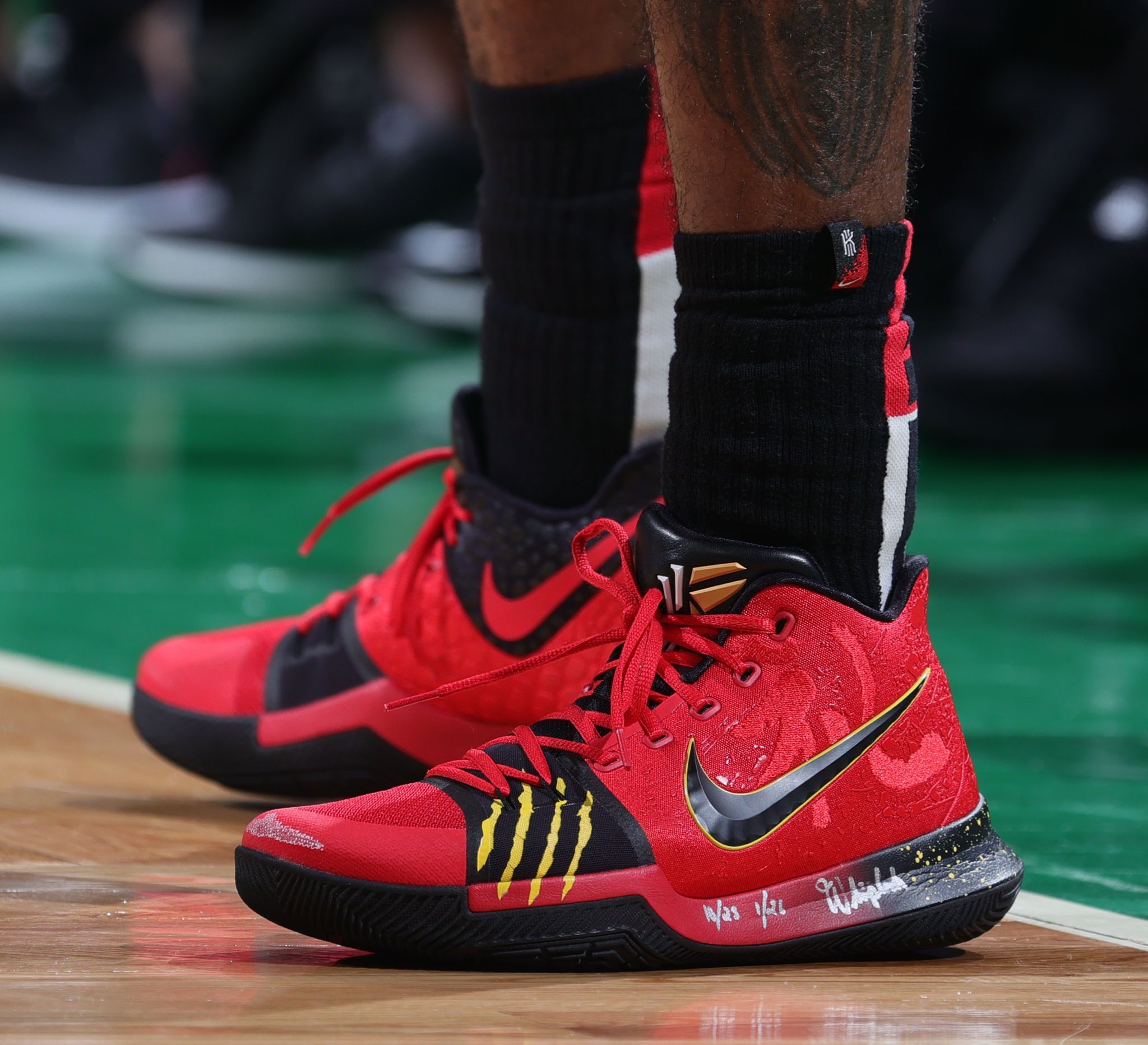 Kyrie 3 cheap black mamba