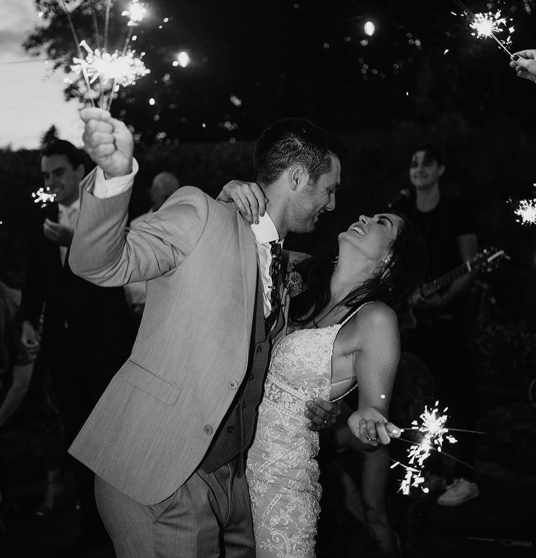 Bridal_S's tweet photo. Smiles all around in these gorgeous photos from our #bridalsuitebride Rosy! Absolutely stunning 😍
A huge congratulations you both 🥂 Best wishes to you both on your married life together💕
#realbride #essenseofaustralia #essensebride #ourbride #nottinghamwedding #nottinghambride https://t.co/x4X4y4nvZg