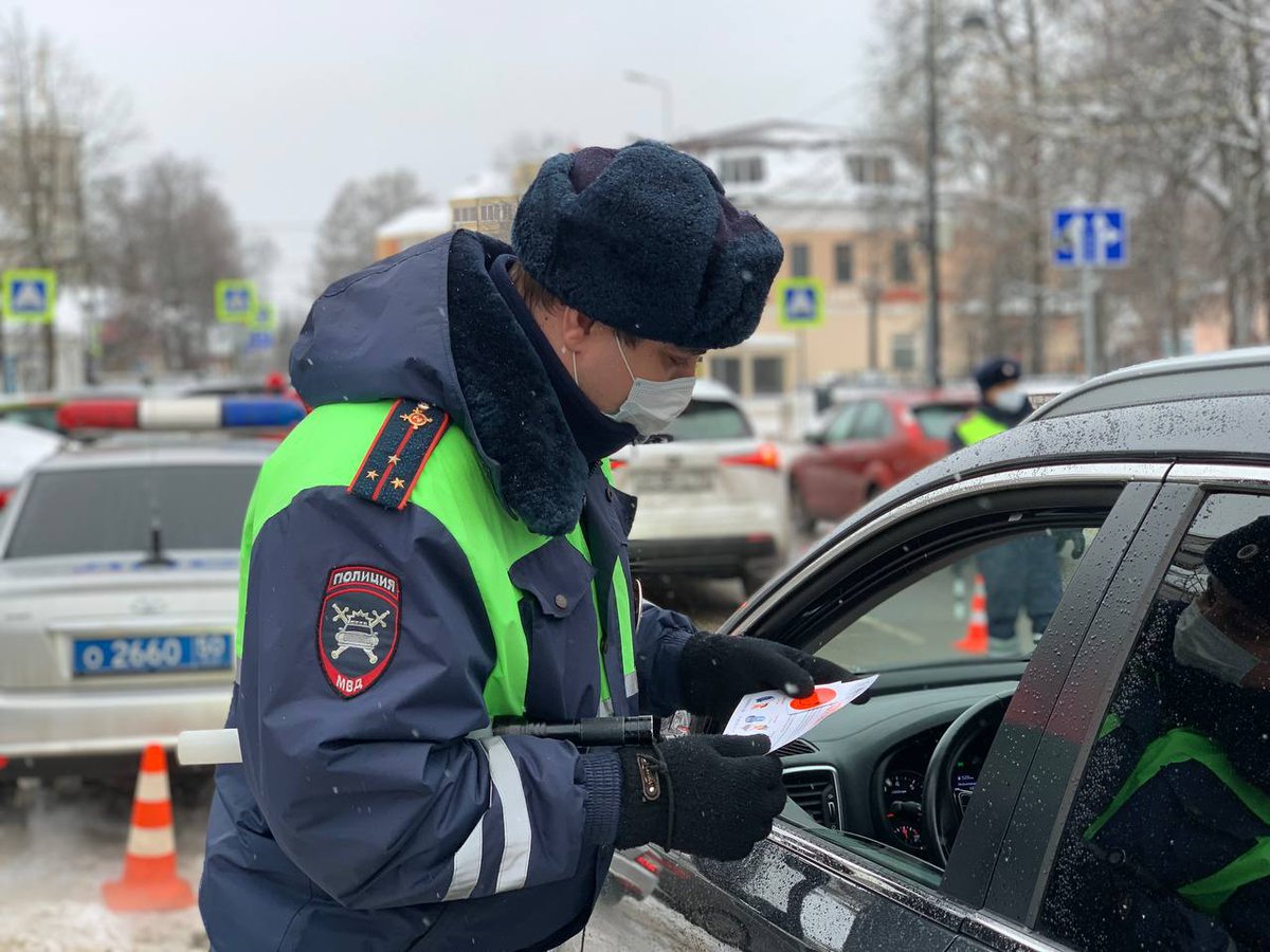 PavposRu's tweet photo. Дорожные службы Подмосковья продолжают работы по ликвидации прошедшего снегопада, в связи с чем просим не совершать обгоны и не выезжать на полосу встречного движения.

Больше новостей на нашем сайте: https://t.co/BXfhN2g3gT
#ПавловскийПосад #нашеПодмосковье #ВосточноеПодмосковье https://t.co/KkEc7ztVgP